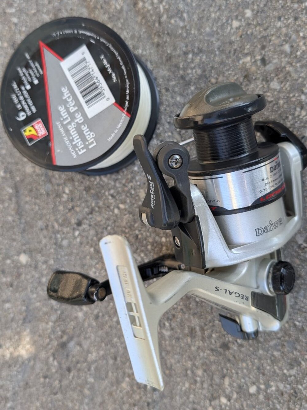 Daiwa Regal-S 2500B Spinning Reel W/Long Cast Spool Plus Fishing Line 6 LB